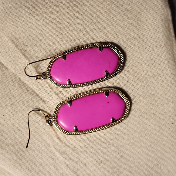 🌟HP 🌟Kendra Scott Excellent condition Elle Earrings in Magenta Magensite - Picture 2 of 2